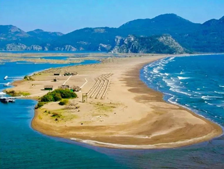 Sunbathe on Iztuzu Beach – and keep an eye out for loggerhead turtles!